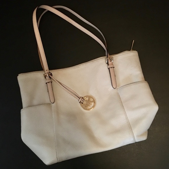 Michael Kors Handbags - Michael Kors pebble Grain Cream Leather purse
